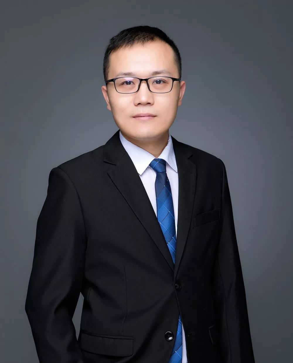 其中,我司农产品研究员刘四奎入选为苹果期货高级分析师,王伟入选为
