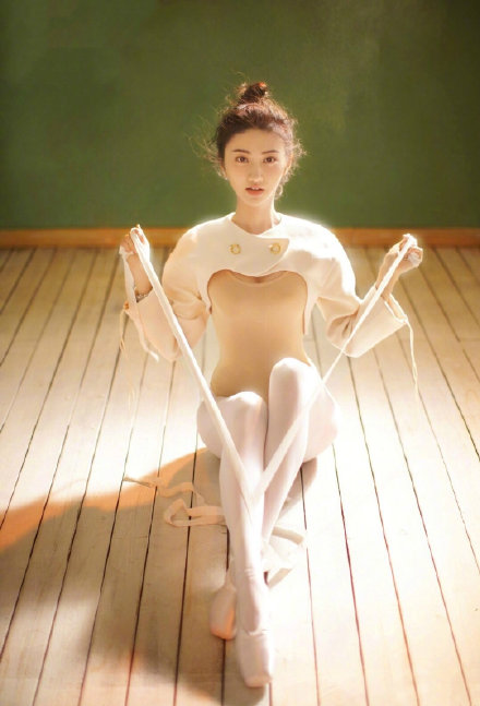 盘点娱乐明星们的芭蕾舞美照!