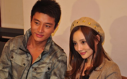 贾乃亮离婚后首更新动态,为新电影造势,李小璐成过去式