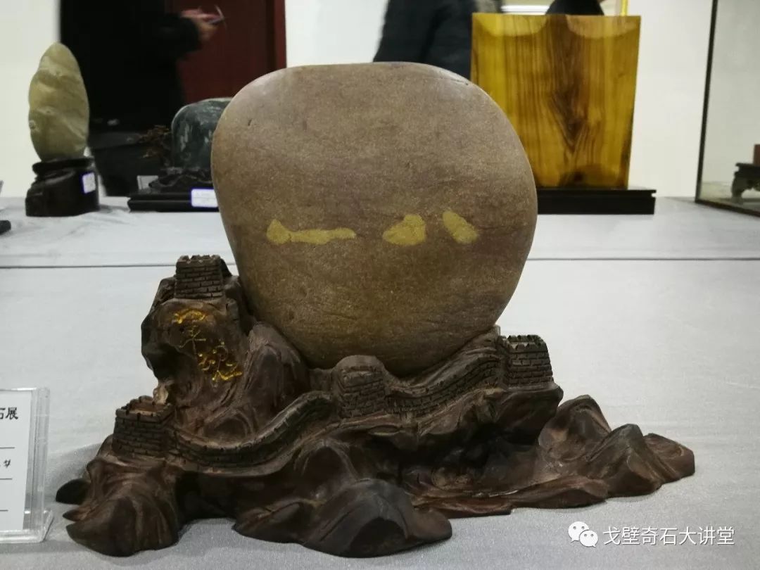 四川省协会续写新篇章2019中国长江画面石精品奇石展开幕