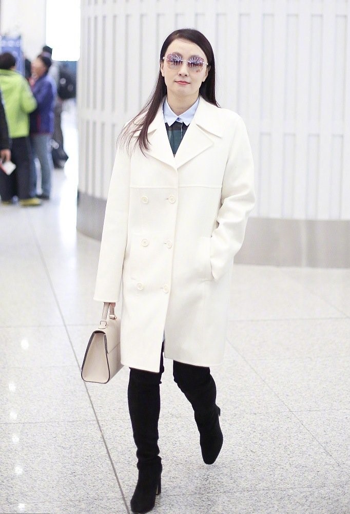 外套修身白色 708b5f133fb346ca8a911fa7760a26a0.jpeg