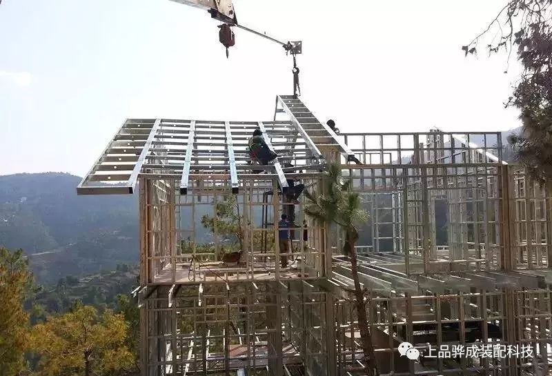 同时也是给有意在国内采用轻钢自建的朋友一些参考,看看国外的轻钢房