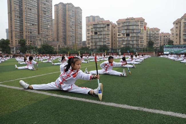 泸州淡思学校全员运动会:既竞技又娱乐还长知识