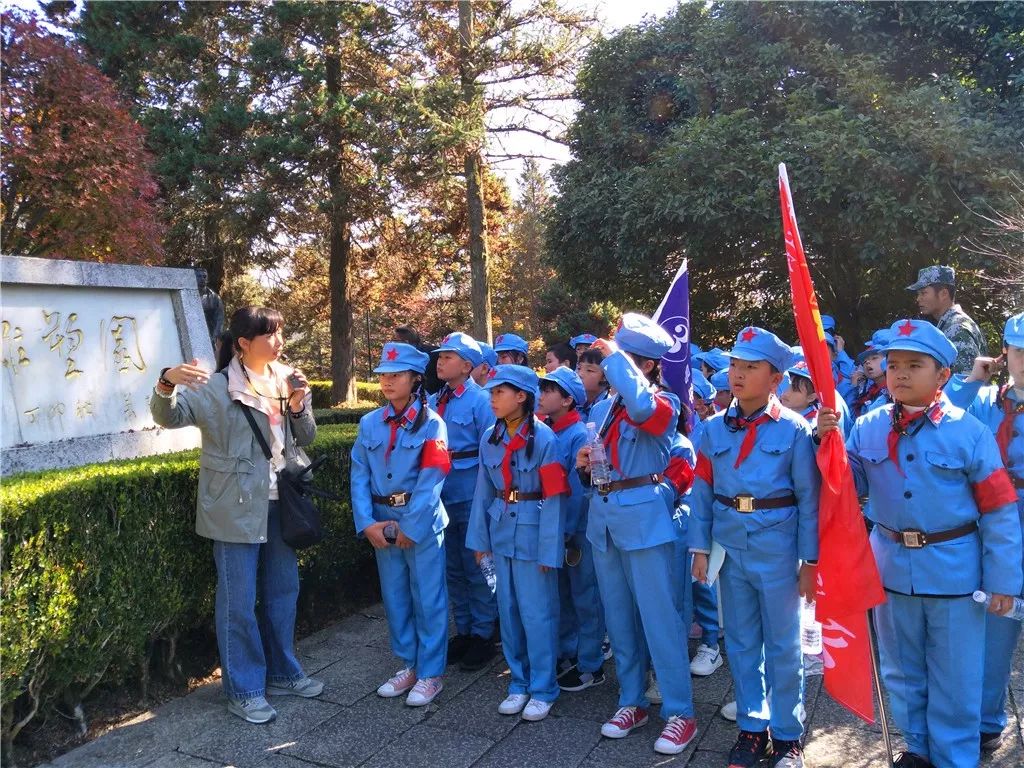 研红色文化 学井冈精神