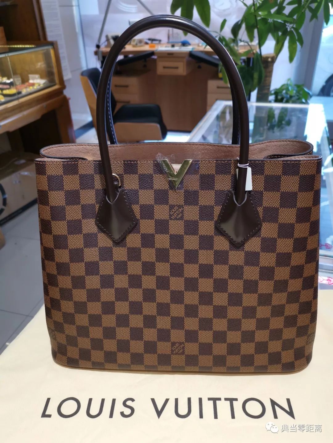 1  99新 lv kensington 手袋 尺寸:34*13.