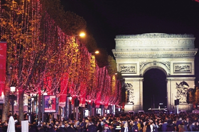 巴黎：香街点灯