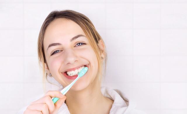 如何刷牙不口臭 c91951e2a83945af8501485867763fae.jpeg