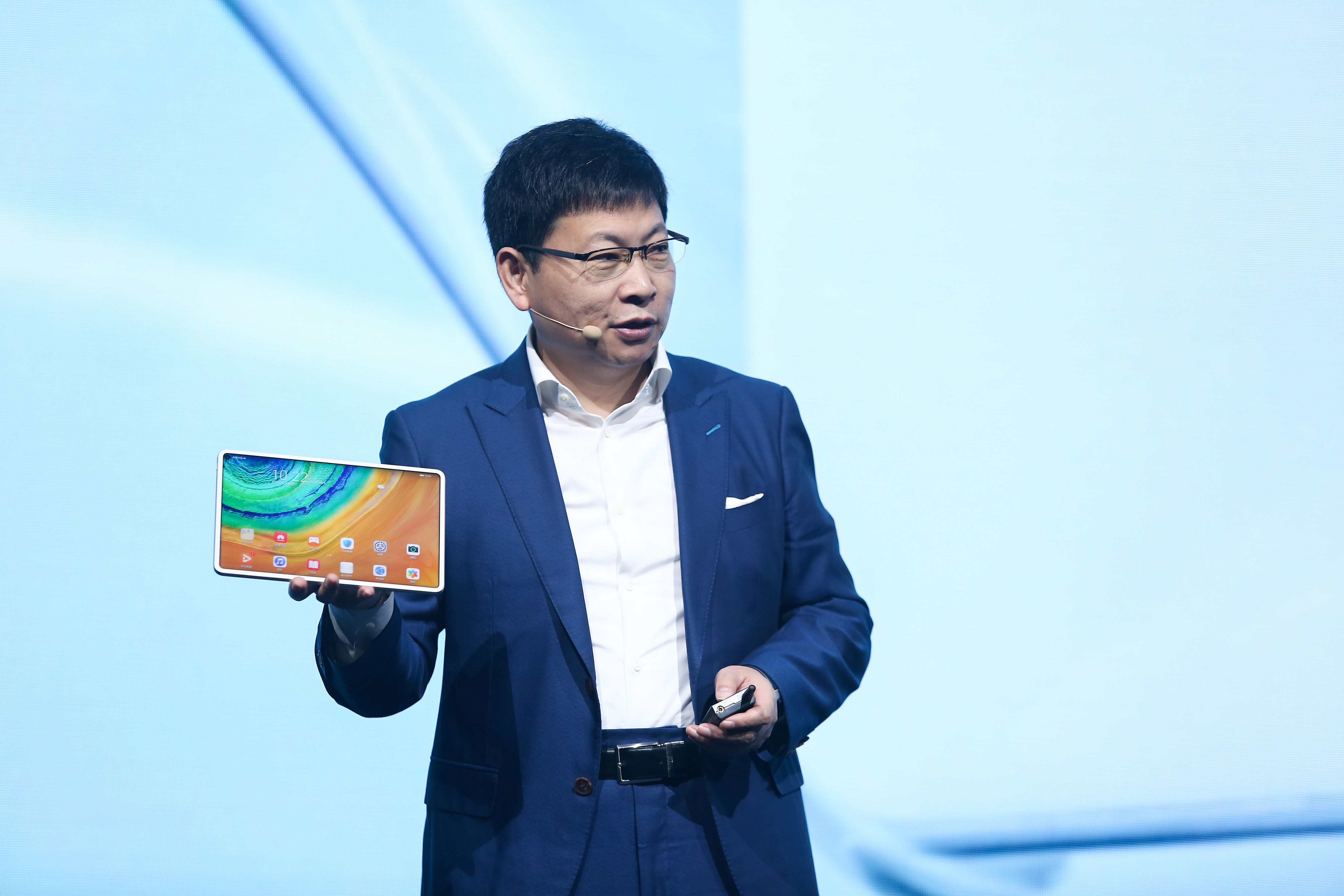 华为消费者业务ceo余承东表示，承袭华为mate高端基因，华为matepad pro开启平