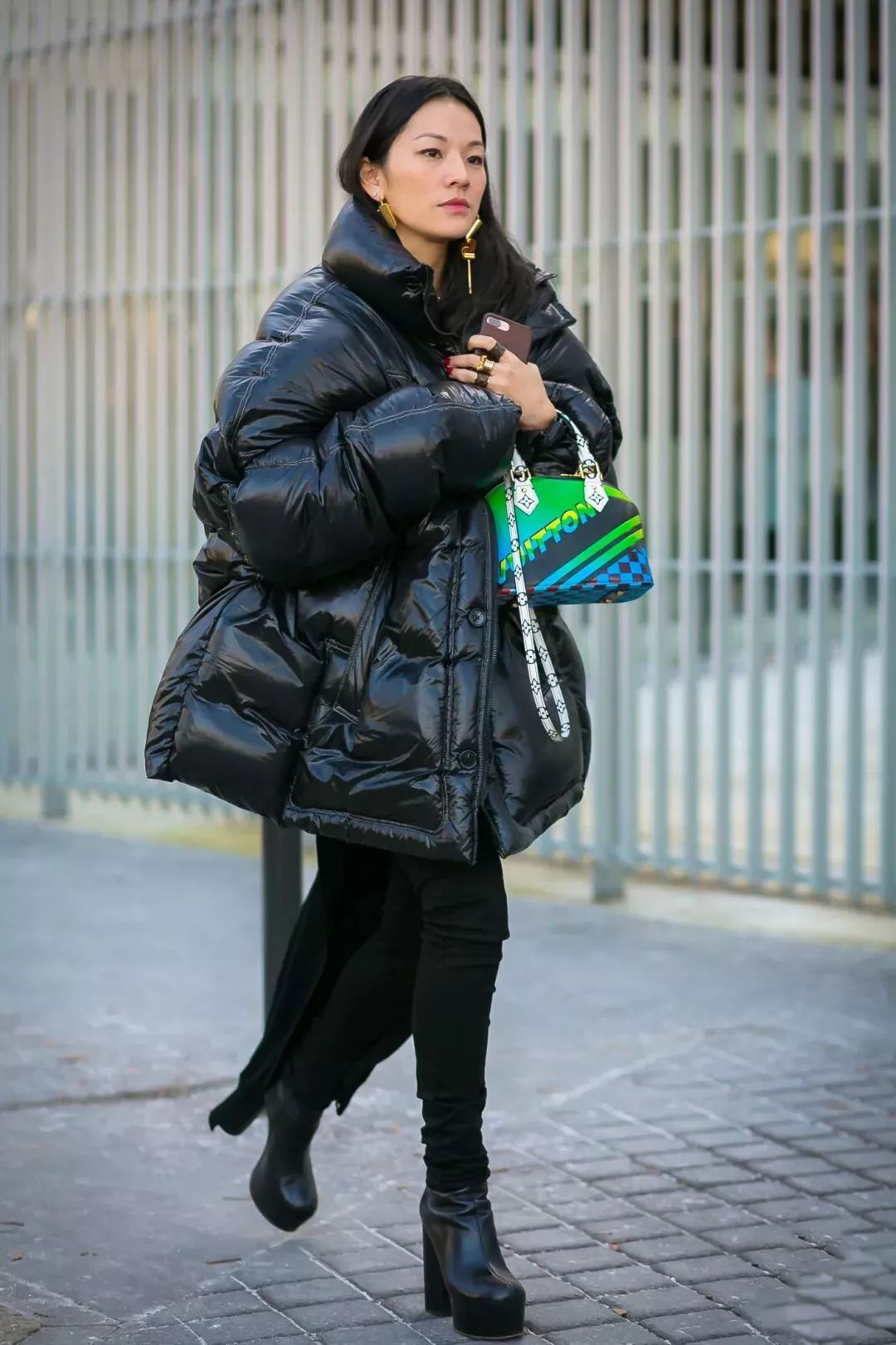 飞行员夹克怎么搭配马丁靴 ddb22331b09044079c44fc7318a0aa39.jpeg