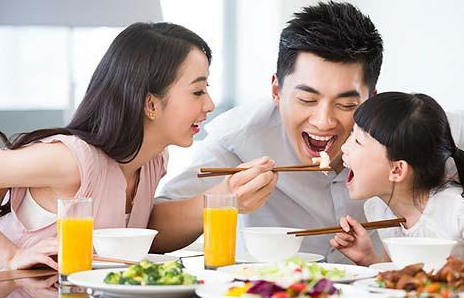 靠谱育儿说@进入“冬咳”高发期，3种食物少给孩子吃，教你两招，娃少咳嗽
