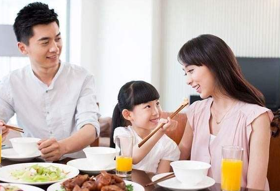 靠谱育儿说@进入“冬咳”高发期，3种食物少给孩子吃，教你两招，娃少咳嗽
