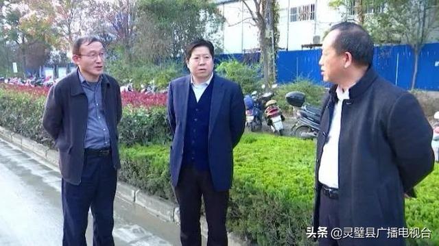 赵明调研完安置房又来看灵璧路网