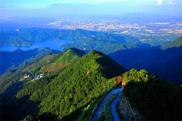 推荐指数:★★★★☆四季皆宜,春夏最佳门票:￥45/人桂山是河源市区