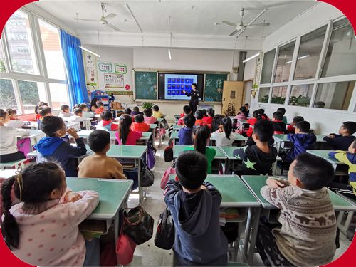 小学生家长课堂主题 06bee816c17f4179b4388cec59f5f31a.jpeg