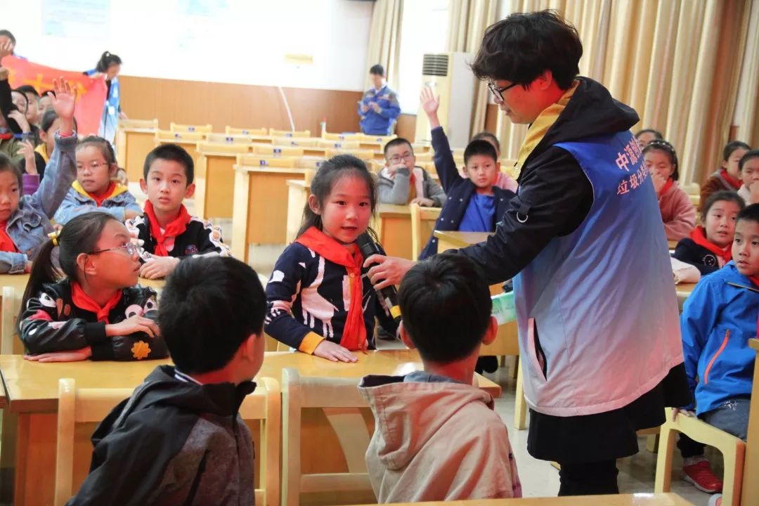 同学请老师吃饭 2cc578a3f8ca4788b42ea92a90d4fdda.jpeg