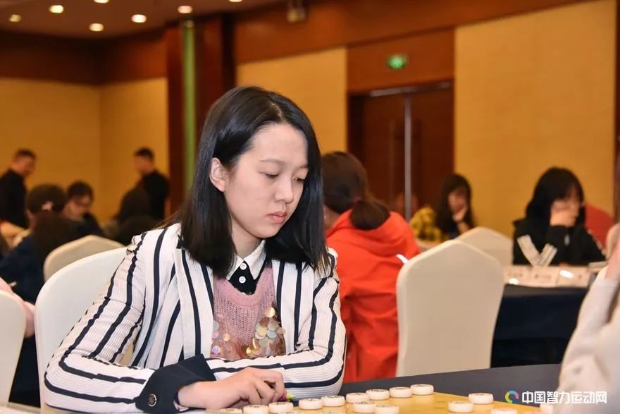 组图象棋个人赛女子组特写楚河汉界群芳争艳