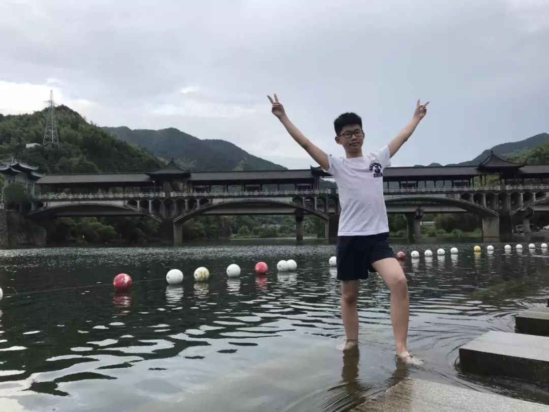陈宇杰九(2)班张宇超九(4)班邓敏灵九(5)班陈
