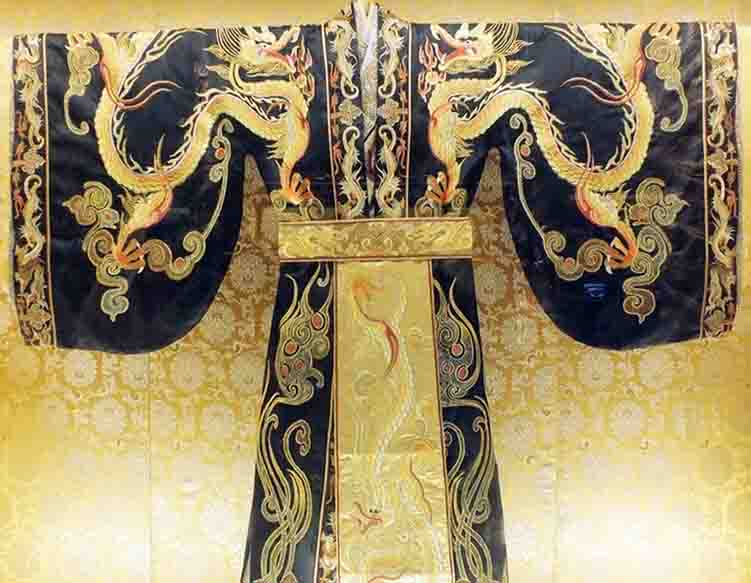 中国龙袍上的龙纹设计