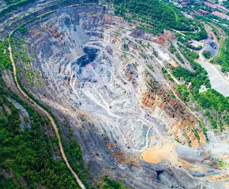 美图航拍海南昌江石碌铁矿矿坑曾是亚洲第一富铁矿
