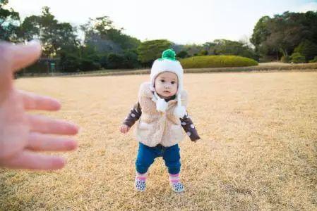 晚晚育儿：冬季想让宝宝更“耐寒”，记好这4个要点