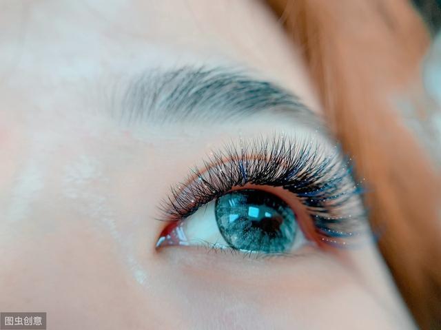 左右各长一根长眉毛是何预兆 67d4cfc75d9f4446bf80bd6ca9b8045e.jpeg