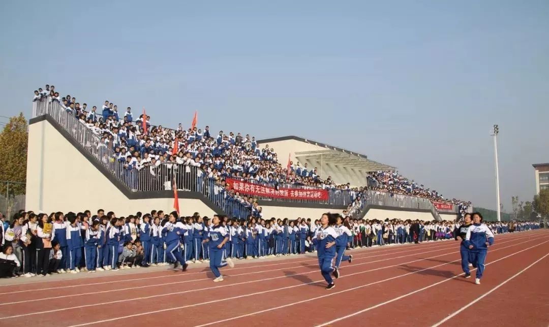 活动掠影:女子国旗护卫队首次亮相"太康一高2019年"体育运动周"正式