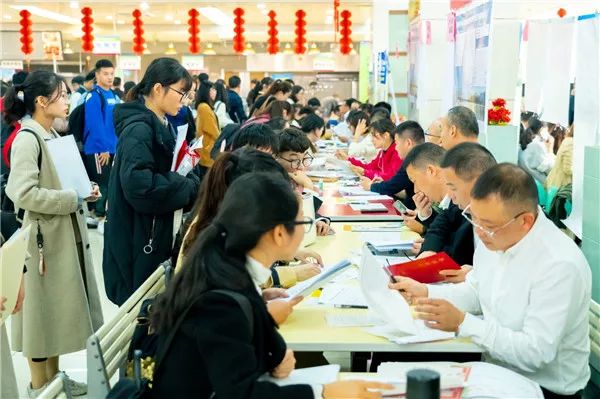 温州招聘会_建校毕业生成企业用工 香饽饽(2)