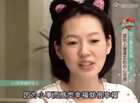 金鸡会玩！小陶虹获奖，镜头第一秒切给笑着鼓