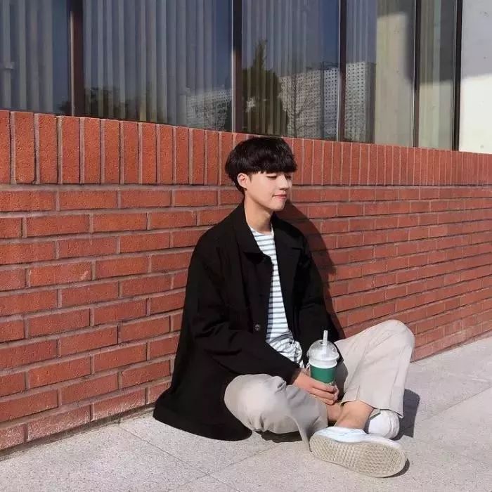 瘦的男生怎么拍照 9f08f252a7074486927988271d6bb5a8.jpeg