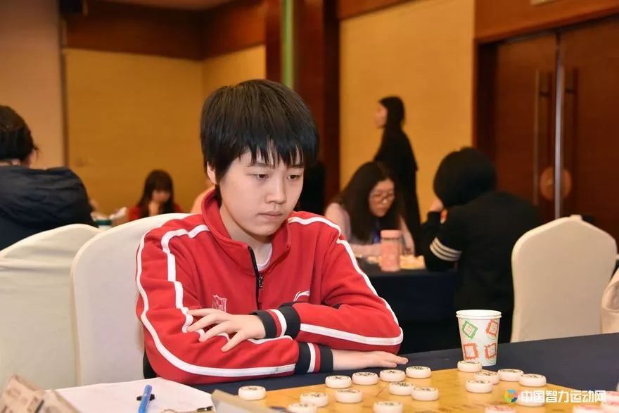 【组图】象棋个人赛女子组特写 楚河汉界群芳争艳