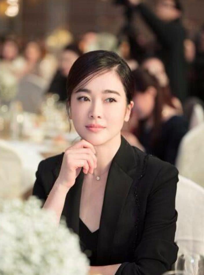 怎样变得高雅有气质 ae669b9f5c004d3096513b4fed9b4449.jpeg