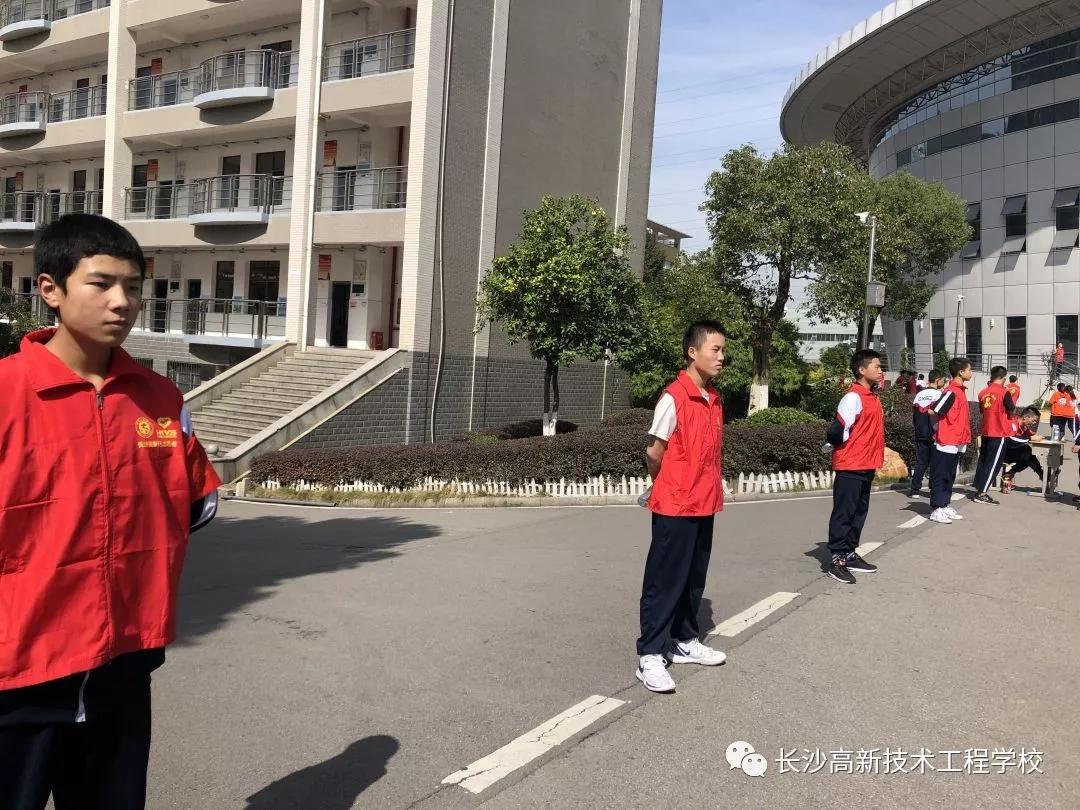 长沙高新技术工程学校赛场上的"红衣侠"