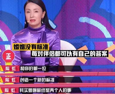 金鸡会玩！小陶虹获奖，镜头第一秒切给笑着鼓