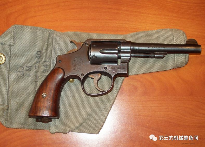 二战时期的胜利型转轮手枪是哪个型号?是m1917转轮手枪吗?