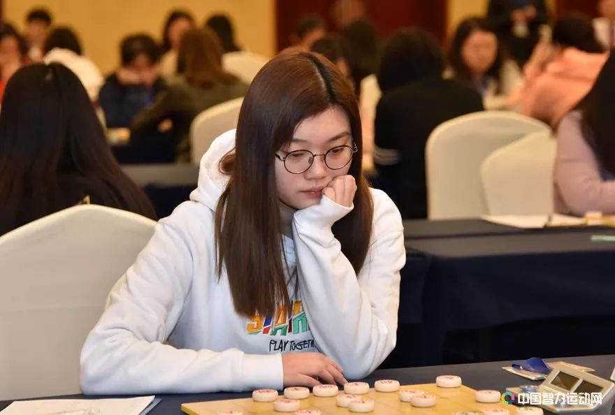 【组图】象棋个人赛女子组特写 楚河汉界群芳争艳