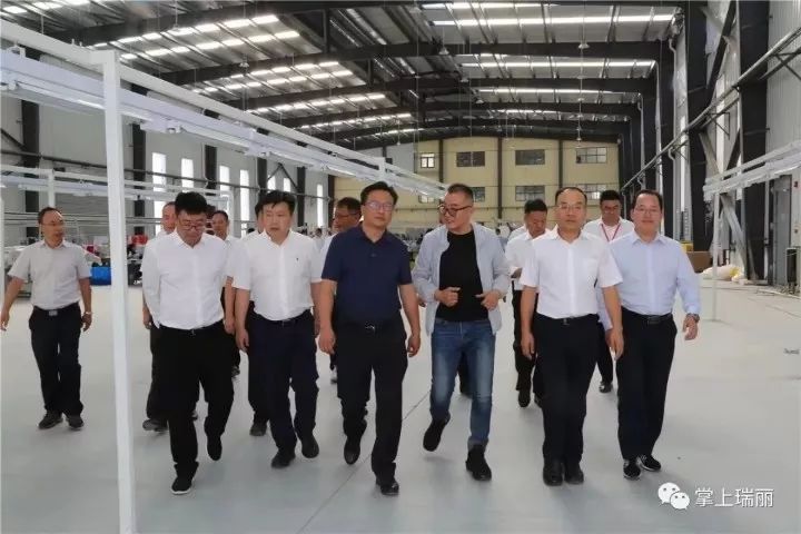 经济总量勇当排头兵_经济发展图片(2)