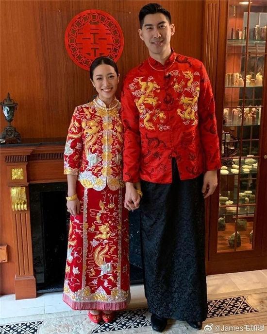 毛加恩(右)与老婆罗雯本周六将订婚