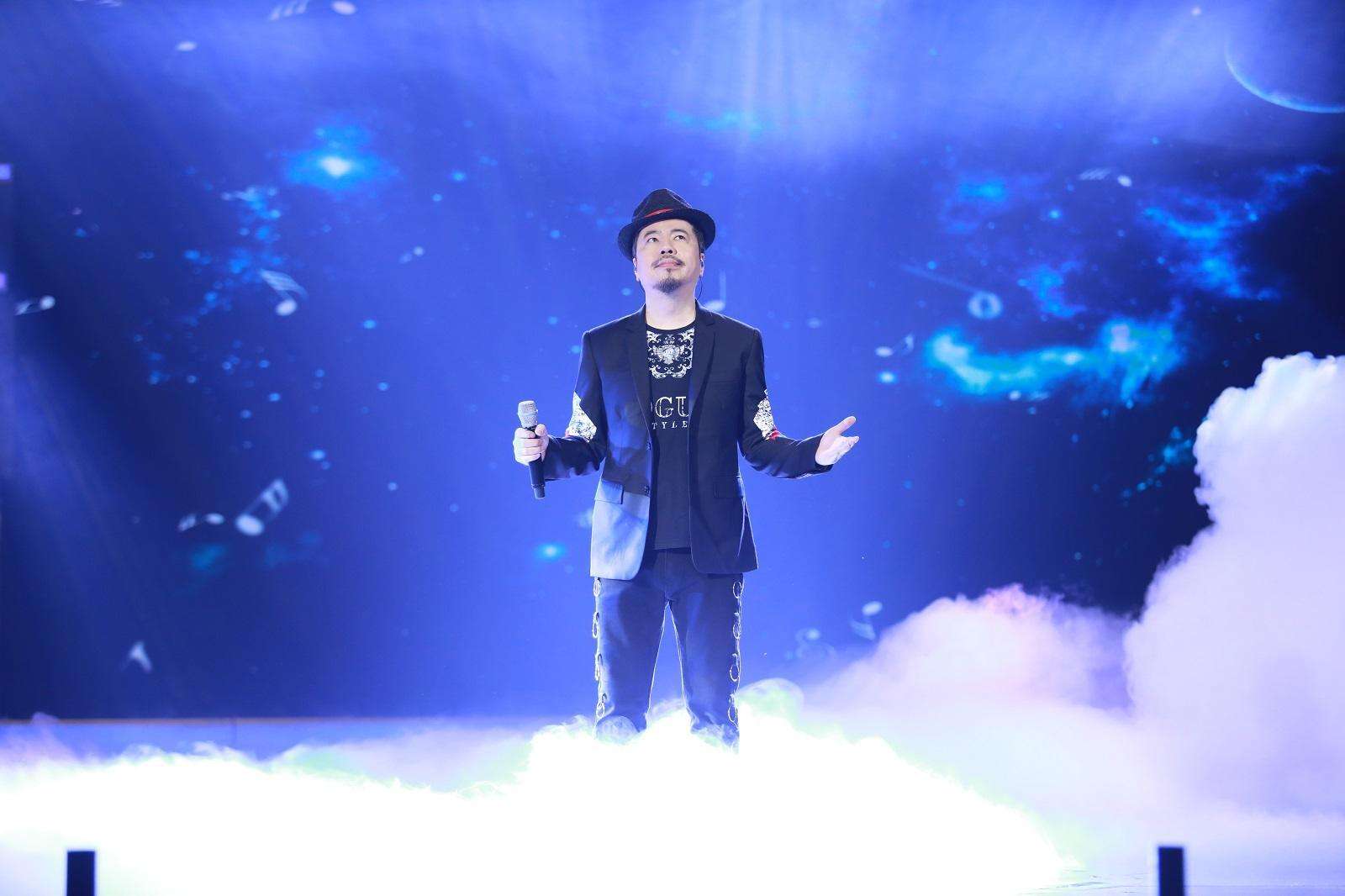 以为自己很红，跑到鸟巢开演唱会，演出结束老