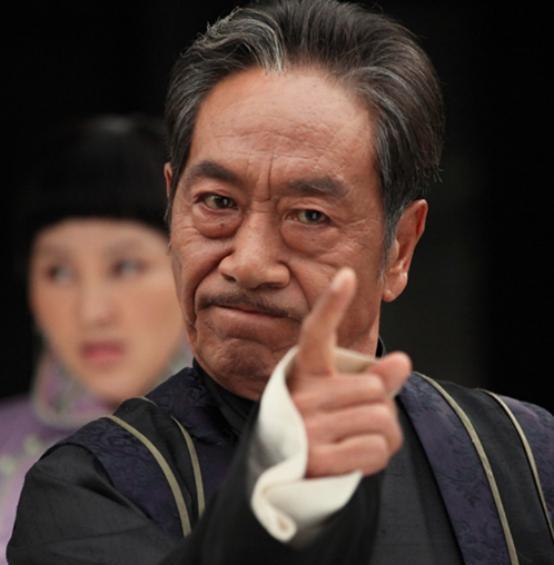 他是国家一级演员，46出道，娶了小37岁小娇妻，