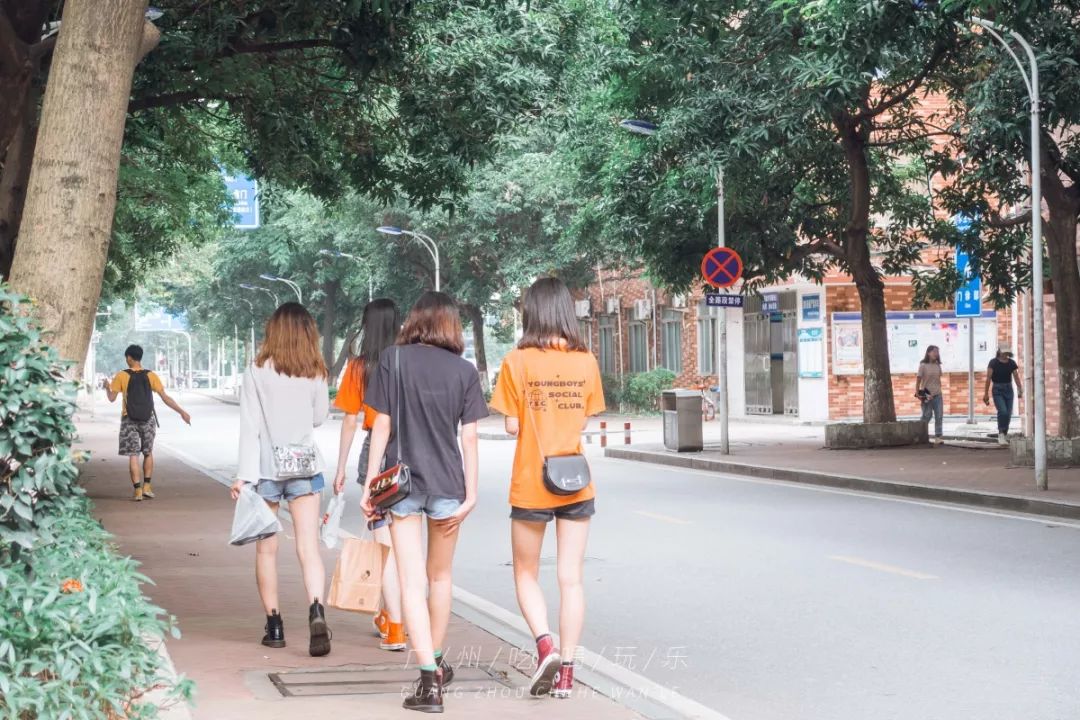 地铁站怎么拍团队照片 0ea75c76d95c4aabb0c791969f54559d.jpeg