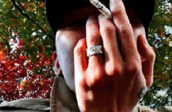 权志龙服兵役多努力？双手就是最好的证明，网