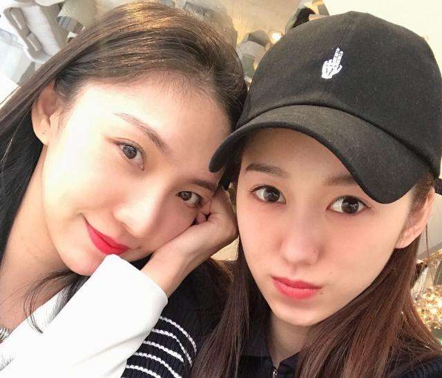 本是陪姐姐去拍戏却被导演看中，如今大红大紫