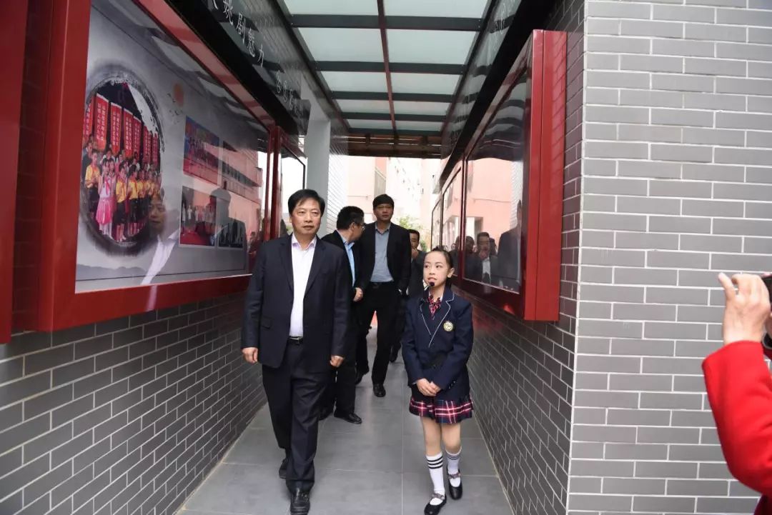 余姚市文广局党委委员严芸女士讲话,最后由方黄军主任,倪乐辉先生,方