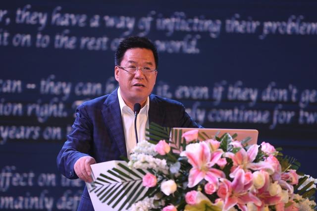 马光远：明年或将放开楼市调控，今天改口了？