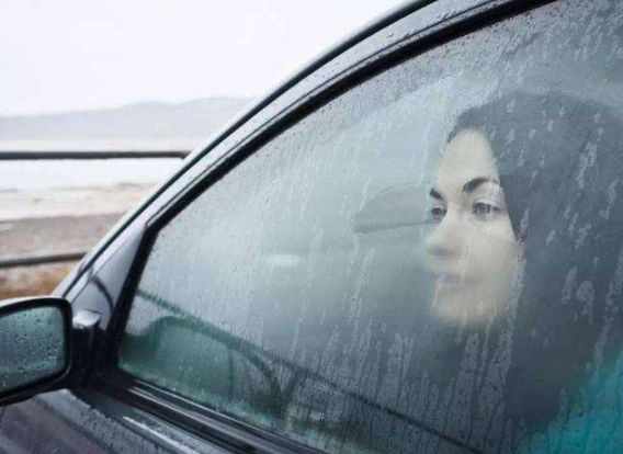 怎么去除车内玻璃上的雾气 37d1313e10764d4bbf669e364e2594c9.jpeg