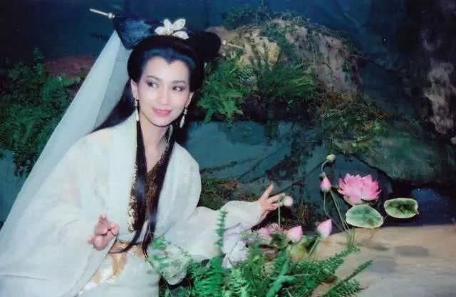 她美貌不输赵雅芝，被男友独宠24年却拒绝结婚，