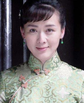24岁封影后 被骗嫁给大10岁导演被家暴 后二婚嫁给奥运冠军_李琳