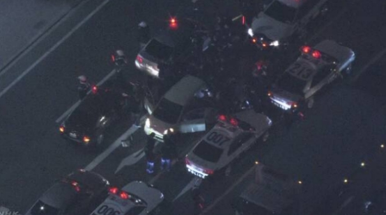日本黑帮头目街头连中数枪身亡，疑为帮派斗争