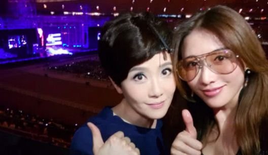 以为自己很红，跑到鸟巢开演唱会，演出结束老