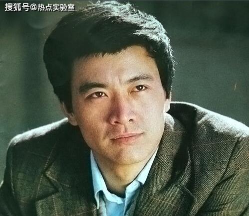 80年代最帅男演员，比唐国强还红，妻子被杀成一